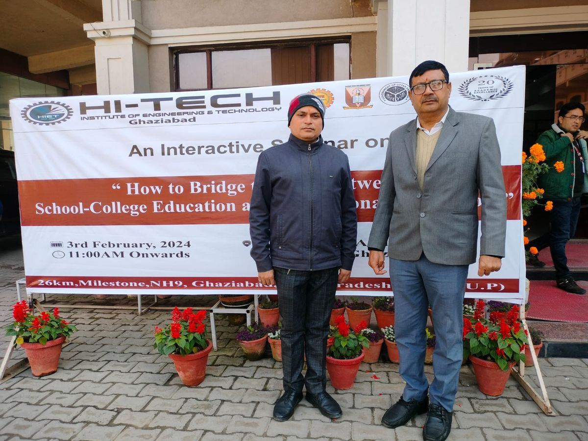 hitech-seminar-reduce-gap-in-school-college-professional-education-03