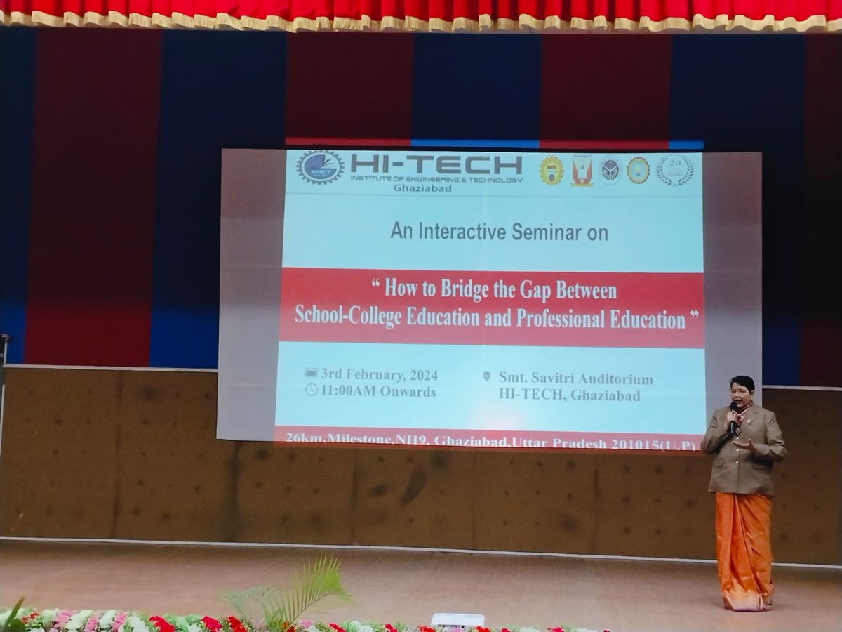 hitech-seminar-reduce-gap-in-school-college-professional-education-08